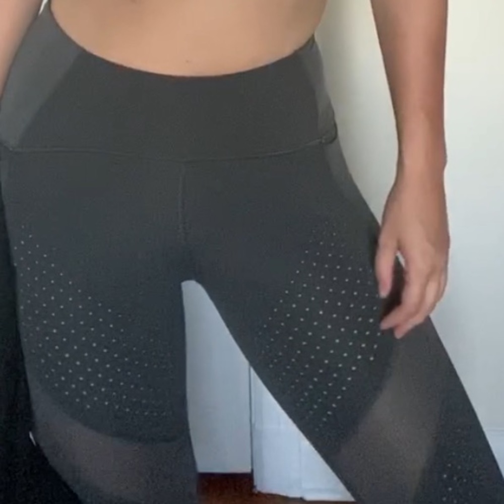 Lululemon: Grey Texture Cropped Leggings